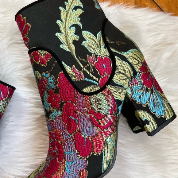Marc Fisher womens tapestry booties Size 6.5 - Picture 4 of 10